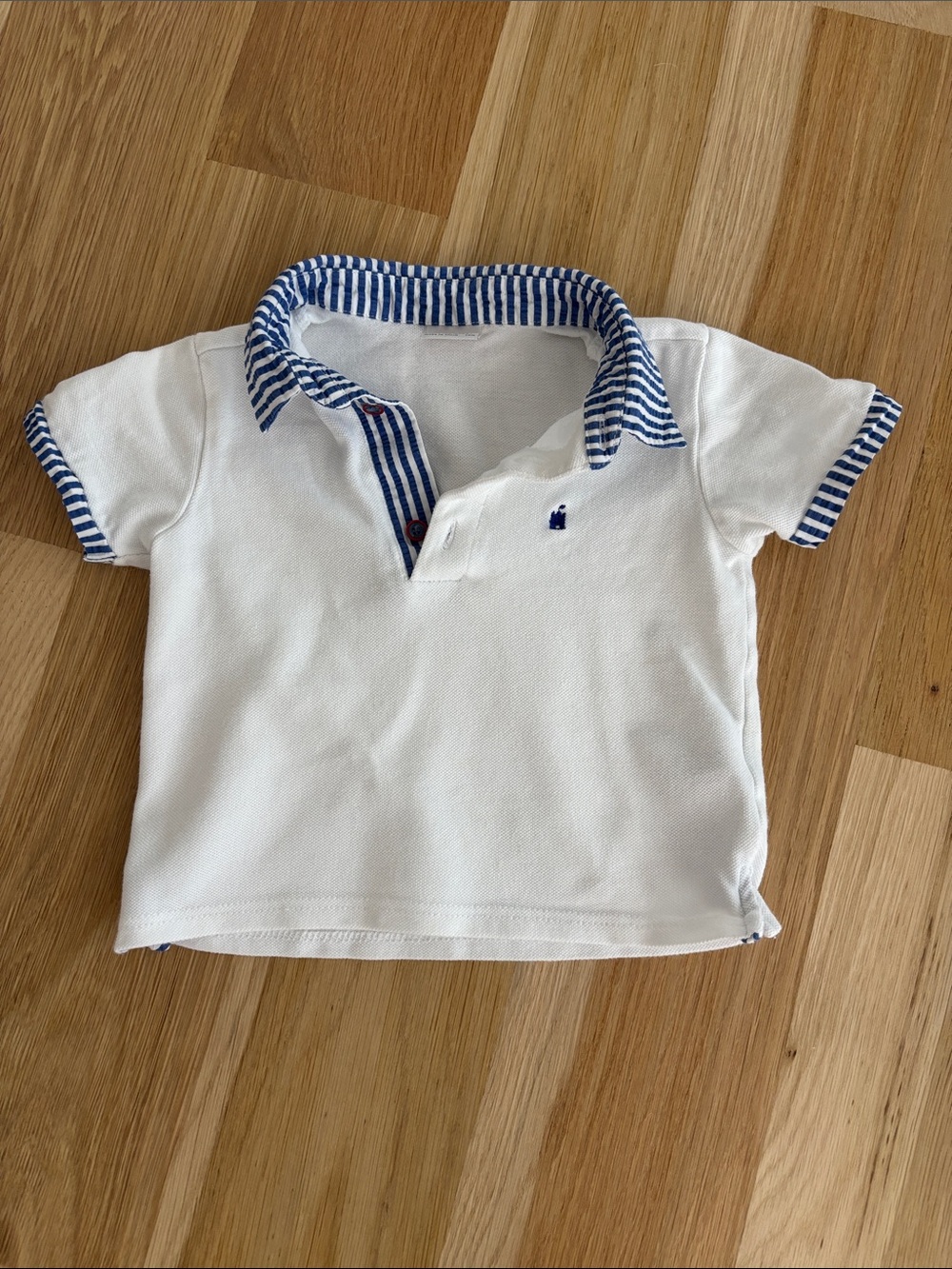 Paz Rodríguez Little Boy’s White Cotton Polo Shirt with Blue Striped Collar
